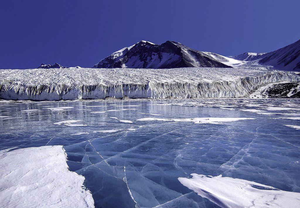 lake-fryxell-in-the-transantarctic-mountains-antarctica